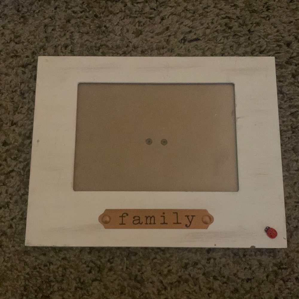 White wooden “family” 5x7 picture frame